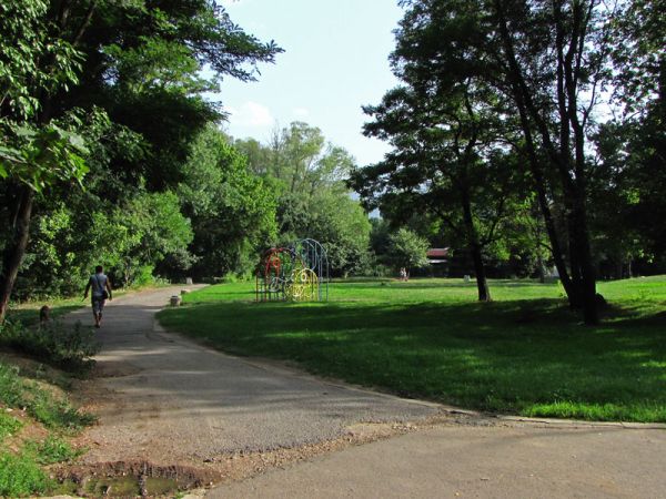 За семействата с деца до 12 години отварят и парковете в Пловдив, Варна, Търново, Стара Загора, както и плажа в Бургас
